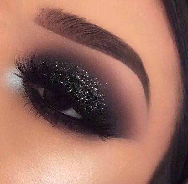 Smokey eye shadow 25