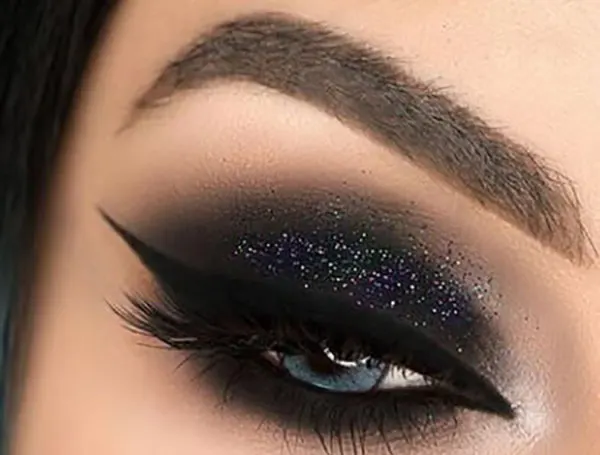 Smokey eye shadow 30