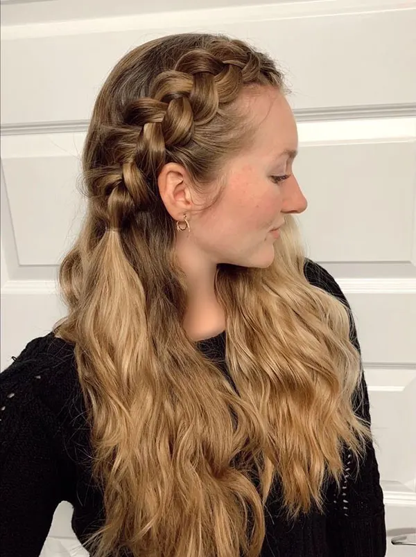 جدیدترین مدل بافت مو فرانسوی| ترند شیک و خاص چهرههای 1404 5 The latest French hair weave model 2