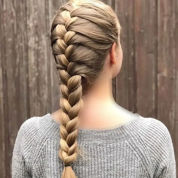 جدیدترین مدل بافت مو فرانسوی| ترند شیک و خاص چهرههای 1404 7 The latest French hair weave model 4