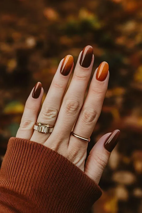 جدیدترین طرح ناخن پاییزی ساده 2025 دخترانه ولی دلبر مخصوص روزای سرد🍂 18 The latest simple autumn nail design 15