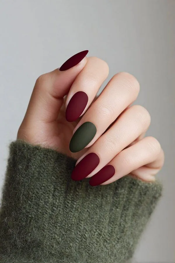 جدیدترین طرح ناخن پاییزی ساده 2025 دخترانه ولی دلبر مخصوص روزای سرد🍂 24 The latest simple autumn nail design 20