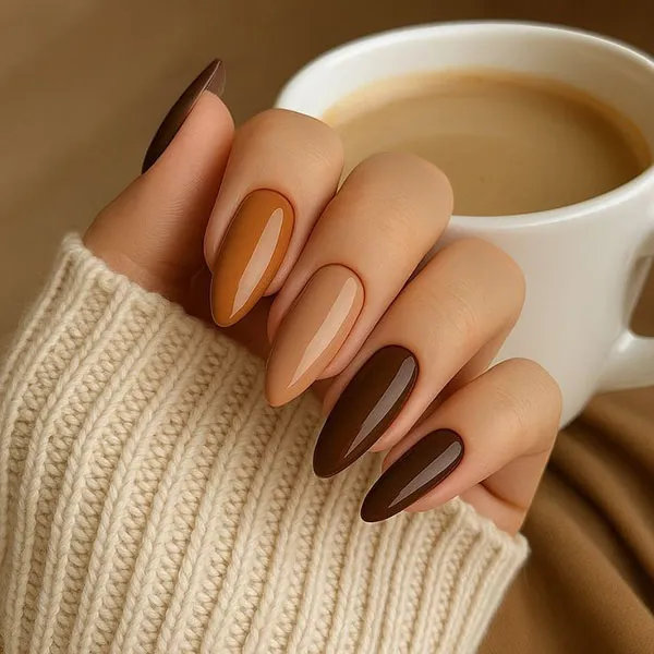 جدیدترین طرح ناخن پاییزی ساده 2025 دخترانه ولی دلبر مخصوص روزای سرد🍂 12 The latest simple autumn nail design 9