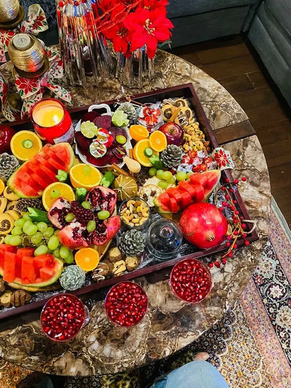 32 ایده دیزاین شب یلدا عروس؛ چیدمان لاکچری و تزئینات خفن برای مراسم 😍 20 Yalda Night Bride Design 19