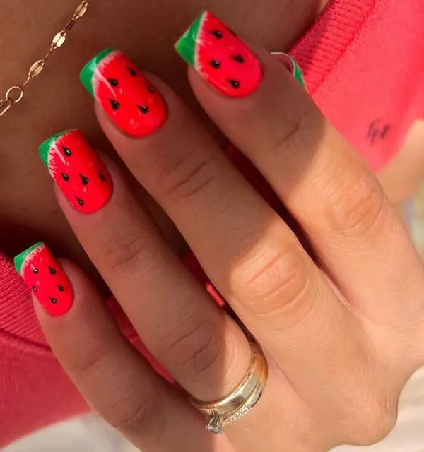 31 طرح ناخن یلدا | خالخالی هندونهای و براق، ترند شیرین شب یلدا🍉 32 Yalda nail design 33
