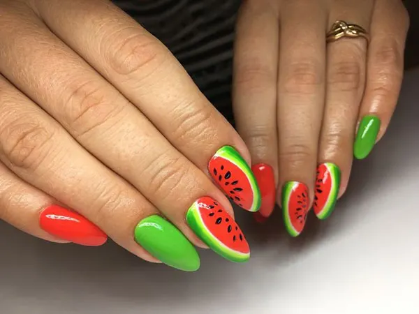 31 طرح ناخن یلدا | خالخالی هندونهای و براق، ترند شیرین شب یلدا🍉 8 Yalda nail design 4
