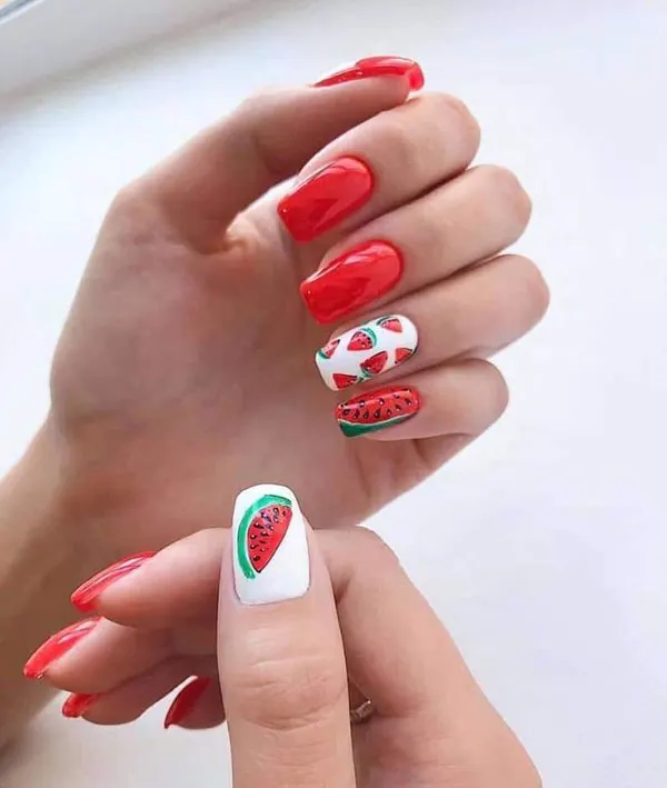 31 طرح ناخن یلدا | خالخالی هندونهای و براق، ترند شیرین شب یلدا🍉 10 Yalda nail design 6