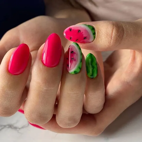 31 طرح ناخن یلدا | خالخالی هندونهای و براق، ترند شیرین شب یلدا🍉 12 Yalda nail design 9