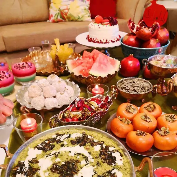 31 ایده چیدمان سفره یلدا | رنگی و دلبرانه برای شب بلند سال! 4 Yalda table setting 1