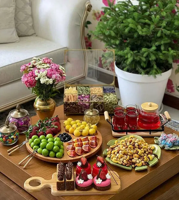 31 ایده چیدمان سفره یلدا | رنگی و دلبرانه برای شب بلند سال! 27 Yalda table setting 18
