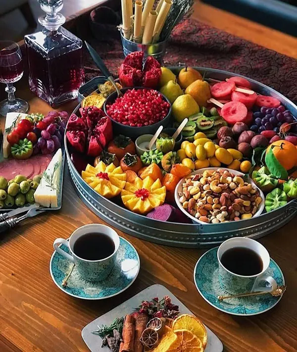 31 ایده چیدمان سفره یلدا | رنگی و دلبرانه برای شب بلند سال! 25 Yalda table setting 19