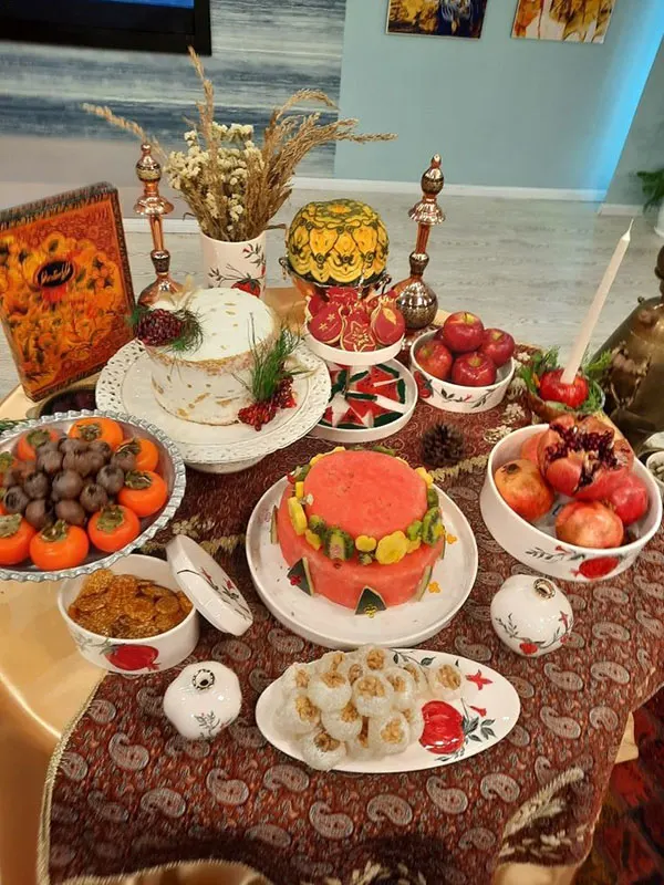 31 ایده چیدمان سفره یلدا | رنگی و دلبرانه برای شب بلند سال! 28 Yalda table setting 23