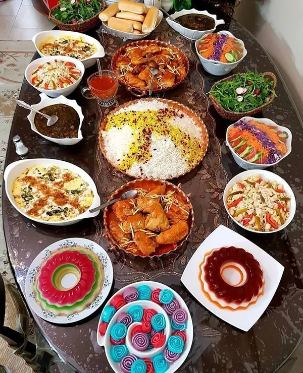 31 ایده چیدمان سفره یلدا | رنگی و دلبرانه برای شب بلند سال! 8 Yalda table setting 4