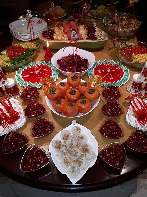 31 ایده چیدمان سفره یلدا | رنگی و دلبرانه برای شب بلند سال! 9 Yalda table setting 5