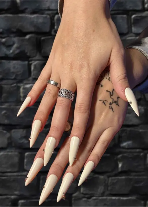 35 مدل ناخن تیز دخترانه؛ ترند خفن اینستاگرامی با استایل دراماتیک💅 15 sharp nail model 11