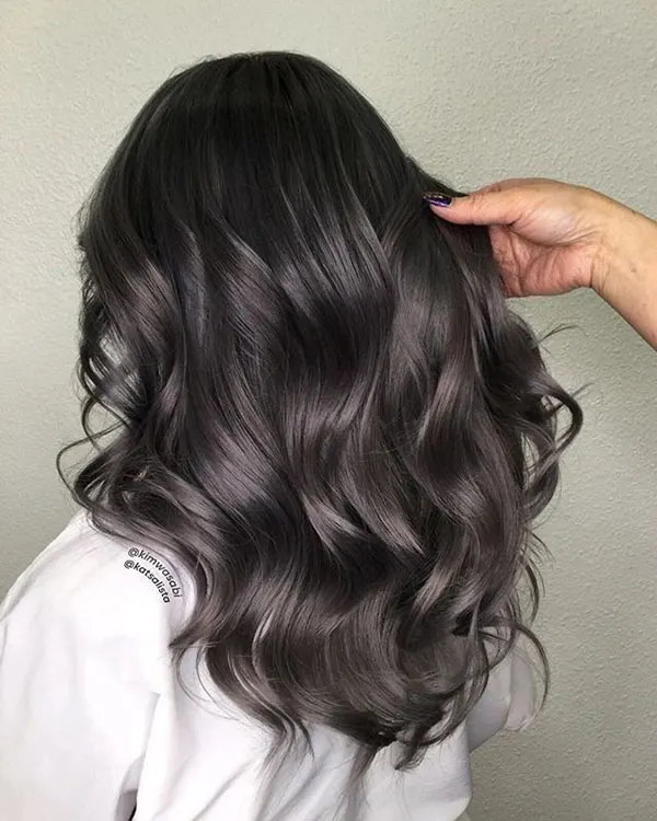 31 مدل رنگ مو بلوند دودی تیره؛ ترند سرد و آرومِ این روزا! 5 Dark smoky blonde hair color 1