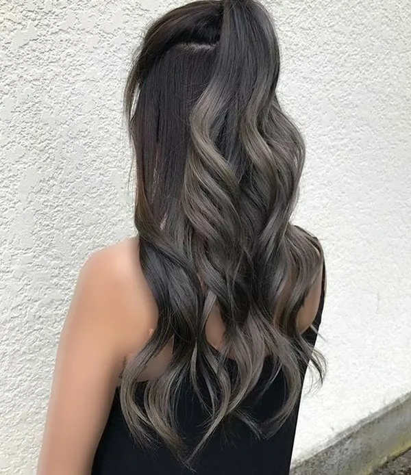 31 مدل رنگ مو بلوند دودی تیره؛ ترند سرد و آرومِ این روزا! 15 Dark smoky blonde hair color 11