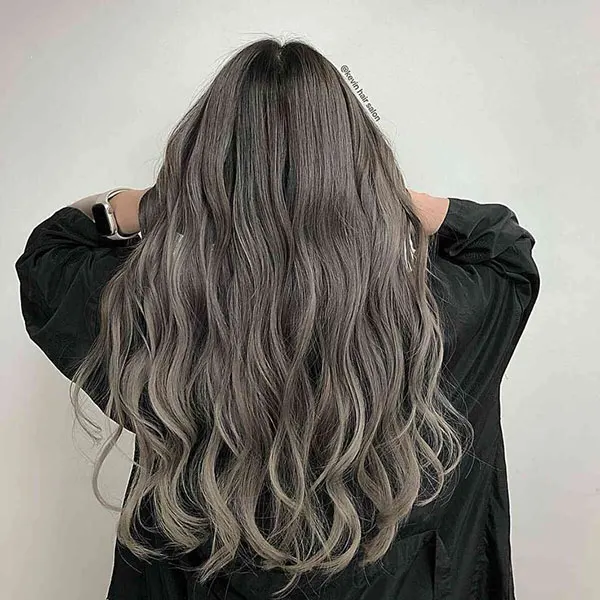 31 مدل رنگ مو بلوند دودی تیره؛ ترند سرد و آرومِ این روزا! 19 Dark smoky blonde hair color 15