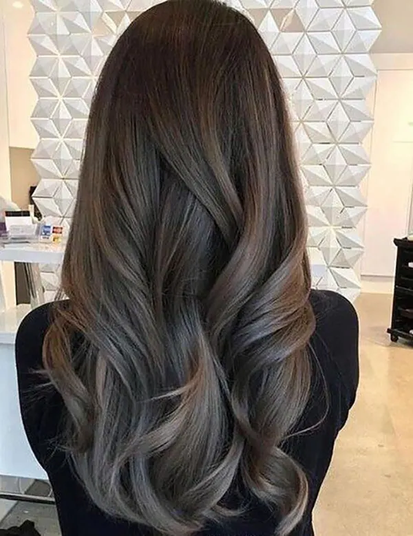 31 مدل رنگ مو بلوند دودی تیره؛ ترند سرد و آرومِ این روزا! 17 Dark smoky blonde hair color 16