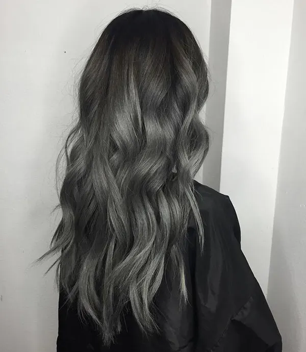 31 مدل رنگ مو بلوند دودی تیره؛ ترند سرد و آرومِ این روزا! 23 Dark smoky blonde hair color 23