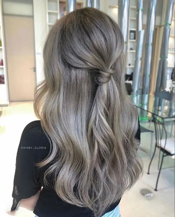 31 مدل رنگ مو بلوند دودی تیره؛ ترند سرد و آرومِ این روزا! 33 Dark smoky blonde hair color 28
