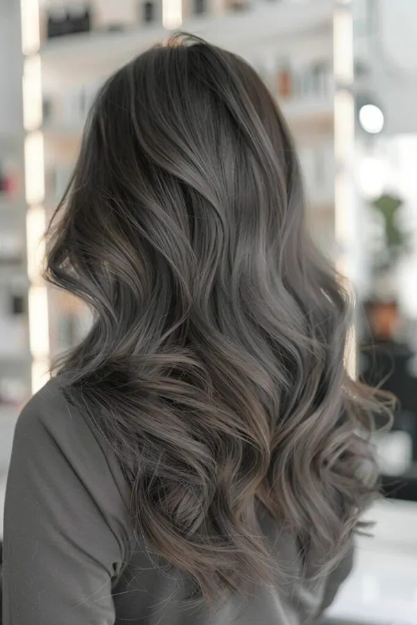 31 مدل رنگ مو بلوند دودی تیره؛ ترند سرد و آرومِ این روزا! 11 Dark smoky blonde hair color 7