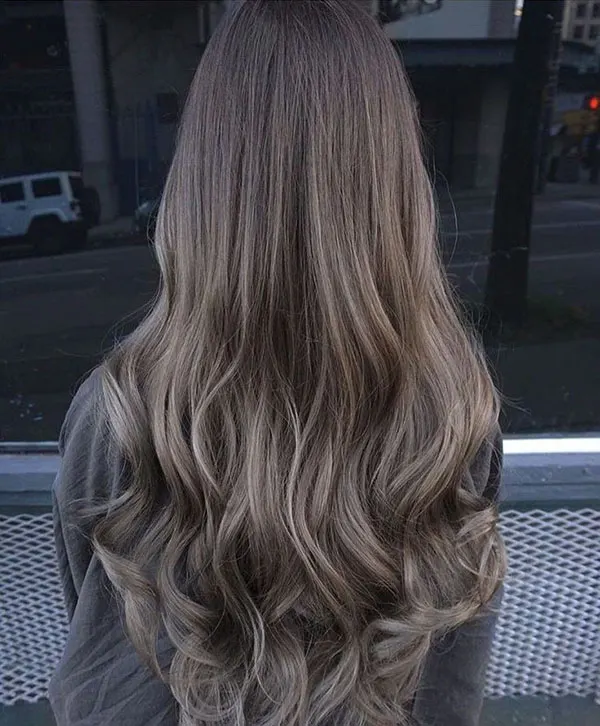 31 مدل رنگ مو بلوند دودی تیره؛ ترند سرد و آرومِ این روزا! 12 Dark smoky blonde hair color 8