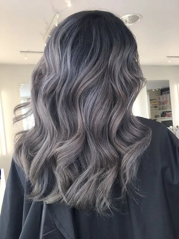 31 مدل رنگ مو بلوند دودی تیره؛ ترند سرد و آرومِ این روزا! 13 Dark smoky blonde hair color 9
