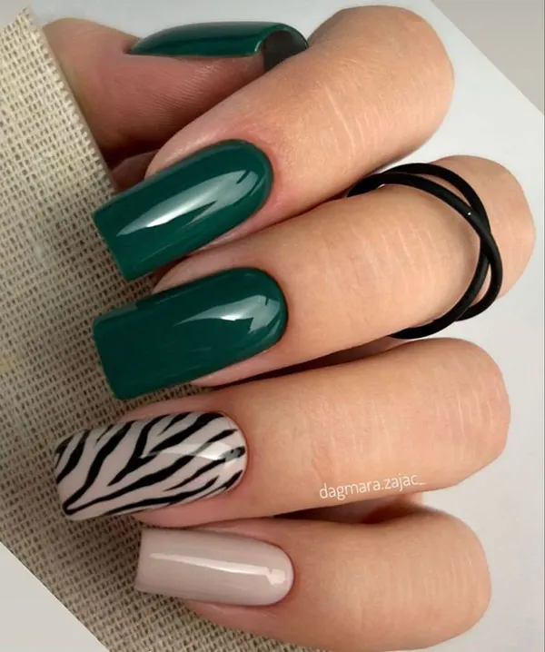 Green nail design 19