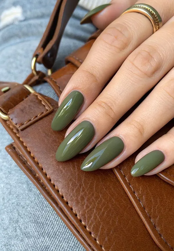 Green nail design 27