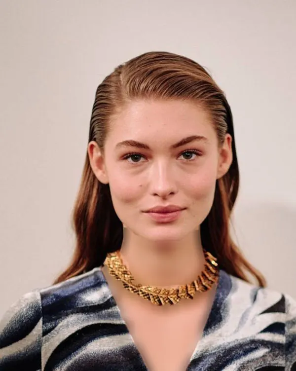 Hairstyle with a slanted parting 13