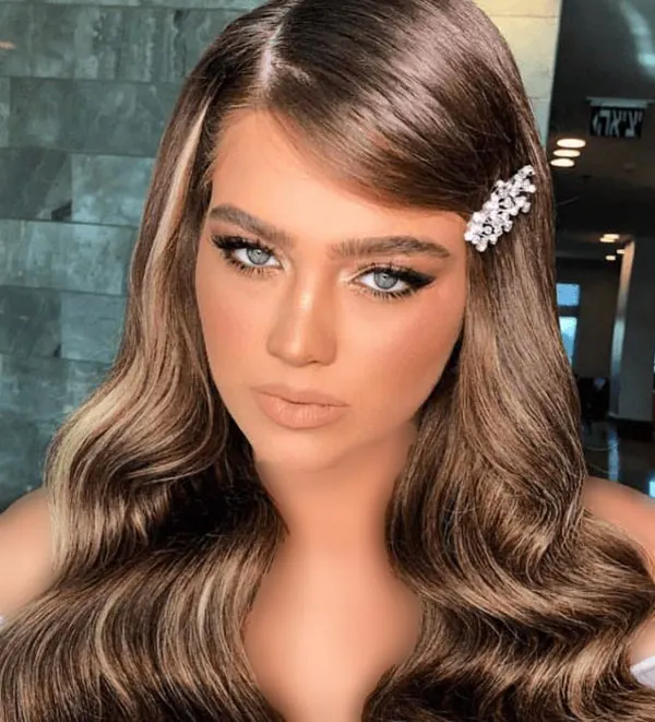 Hairstyle with a slanted parting 26