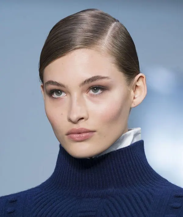 Hairstyle with a slanted parting 27