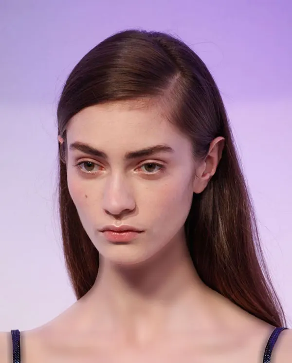 Hairstyle with a slanted parting 8