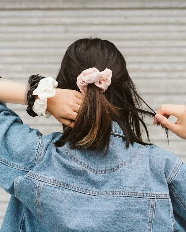 Hairstyle with elastic 10