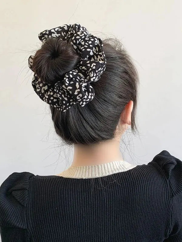 Hairstyle with elastic 16
