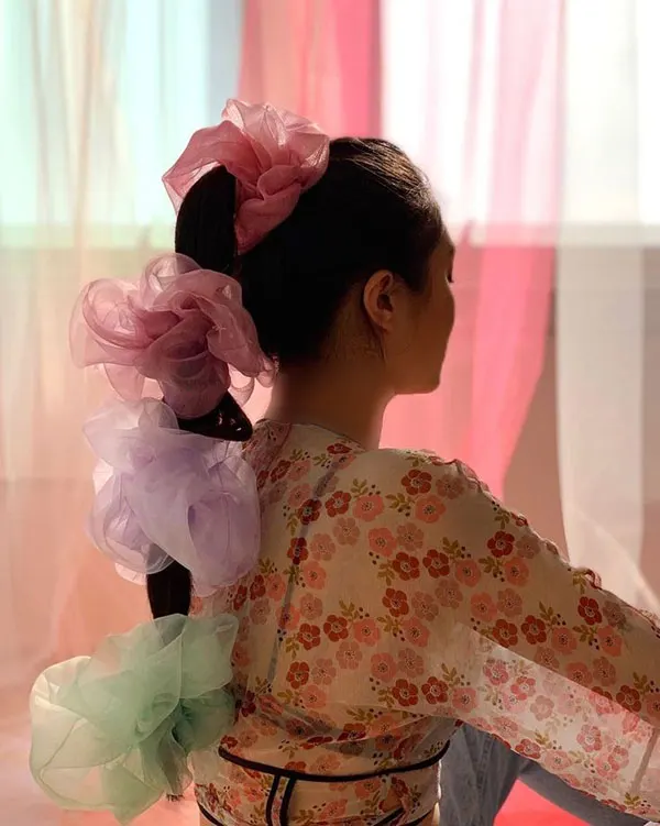 Hairstyle with elastic 20