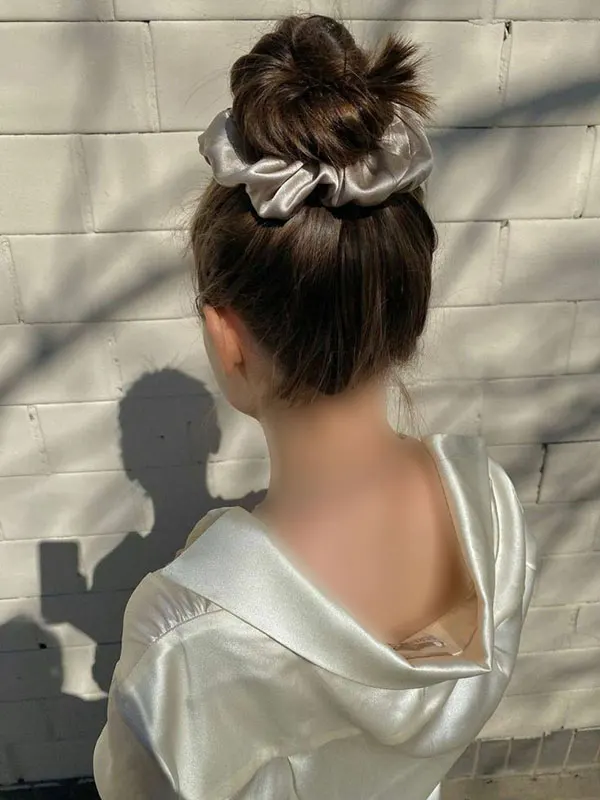 Hairstyle with elastic 24