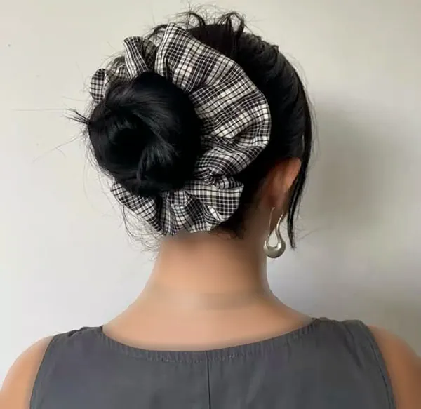 Hairstyle with elastic 29