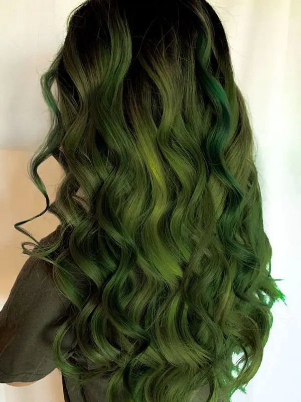 مدل رنگ مو سبز یشمی 1404؛ وقتی خاصبودن از موهات شروع میشه💚 18 Jade green hair color 13