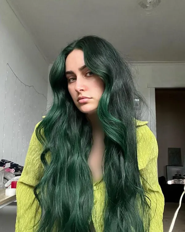 مدل رنگ مو سبز یشمی 1404؛ وقتی خاصبودن از موهات شروع میشه💚 22 Jade green hair color 19