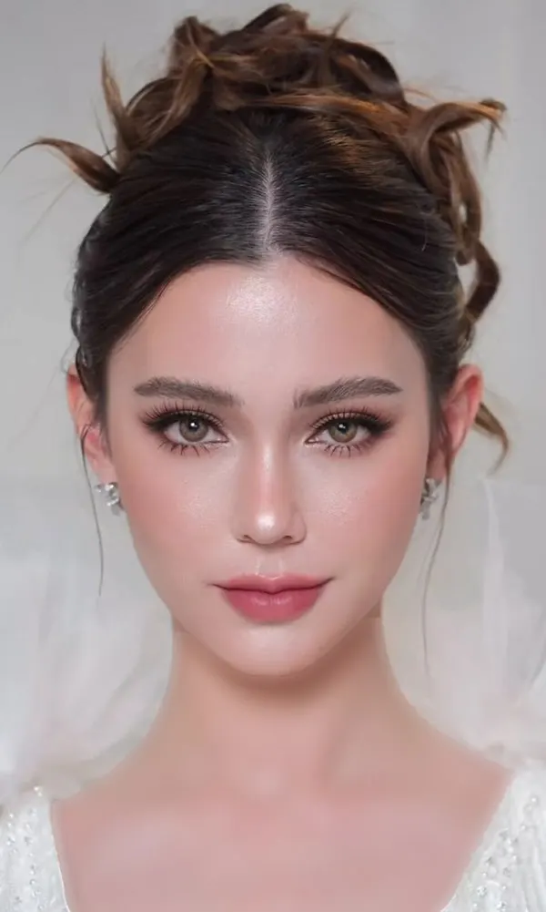 Light bridal makeup 14