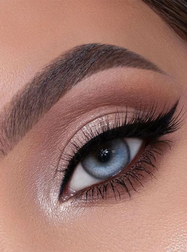 Light eye makeup 1