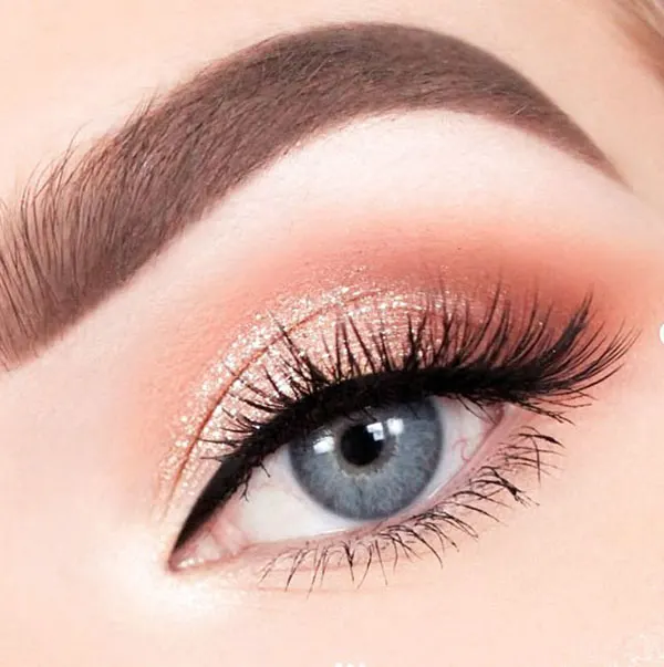 Light eye makeup 15