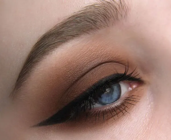 Light eye makeup 16