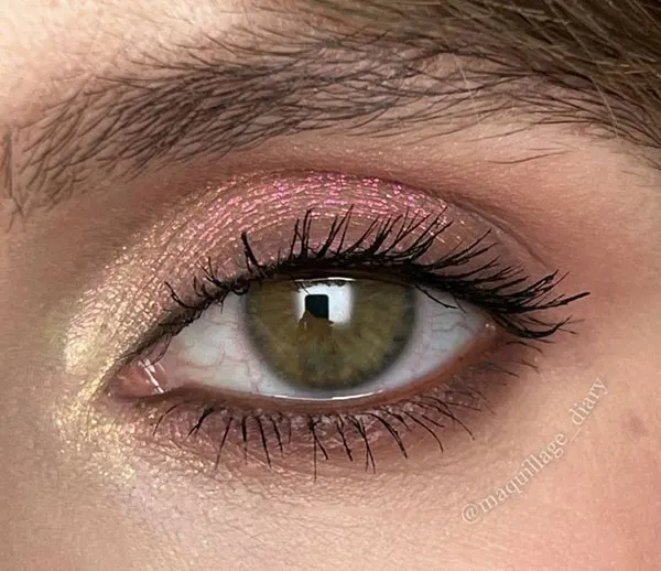 Light eye makeup 19
