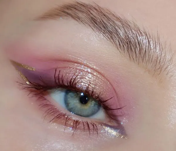 Light eye makeup 23