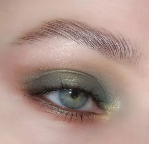 Light eye makeup 30