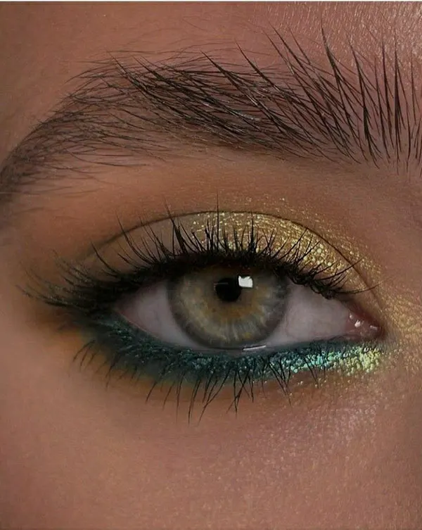 Light eye makeup 32