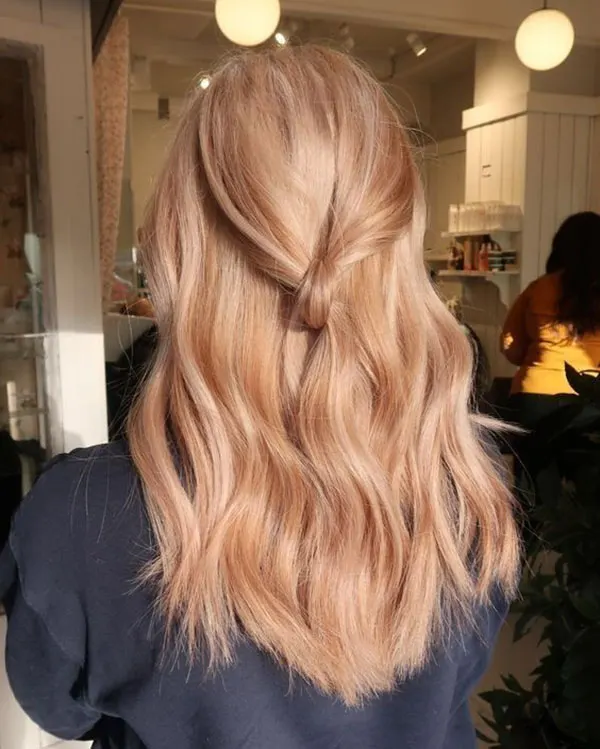 33 مدل رنگ مو شیر شکلاتی؛ وقتی موهات گرم، شیک و همیشه ترنده! 21 Milk chocolate hair color 17